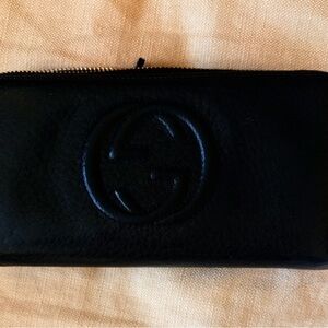 Authentic GUCCI GG Leather Soho Interlocking Zip Around Zippy Wallet